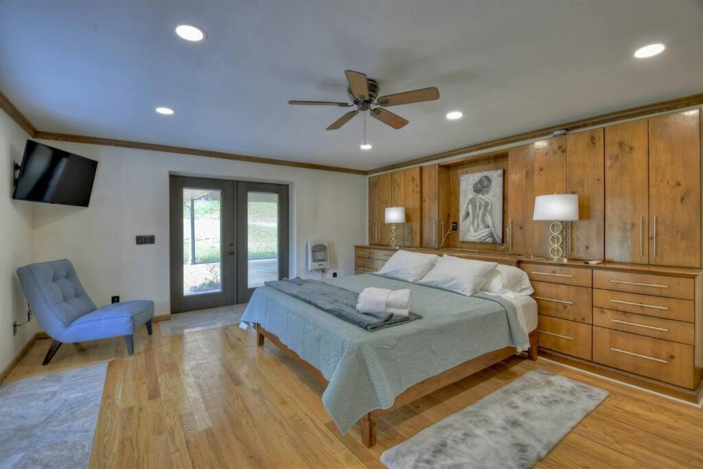 The Chariot - Creek Front With Hottub, Fire Pits, Billiards, Ev Charger - Sandalwood Ferienhaus Blue Ridge