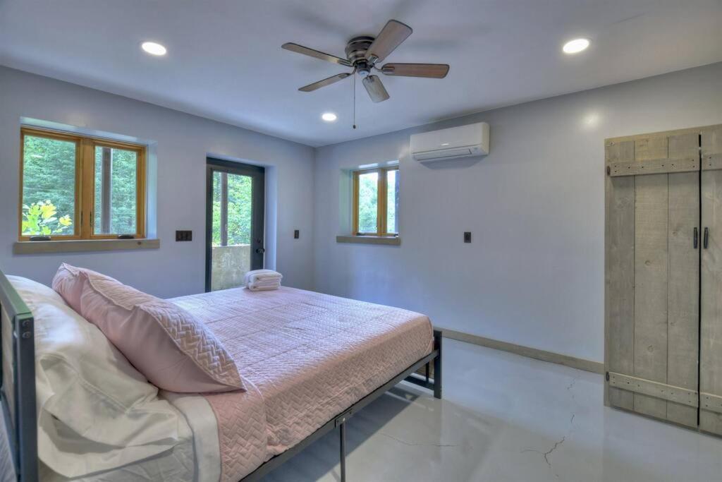 The Chariot - Creek Front With Hottub, Fire Pits, Billiards, Ev Charger - Sandalwood *